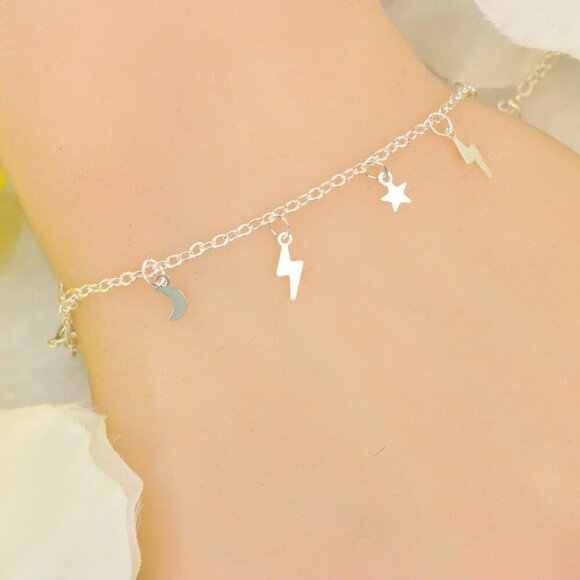 "Minimalist Bracelet, Sleek & Modern Design, Women’s Fashion, YC110242-B - Picture 5 of 10